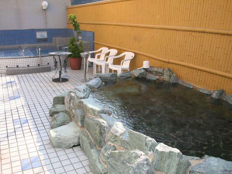 大和の郷の外気浴スペース(きららの湯)