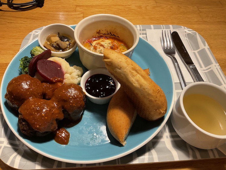 ママの手ごねミートボールプレート 1,958円