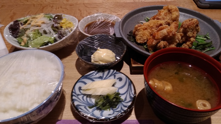 かるまるサウナ飯|唐揚げ定食 ニンニクゴマ醤油 940円