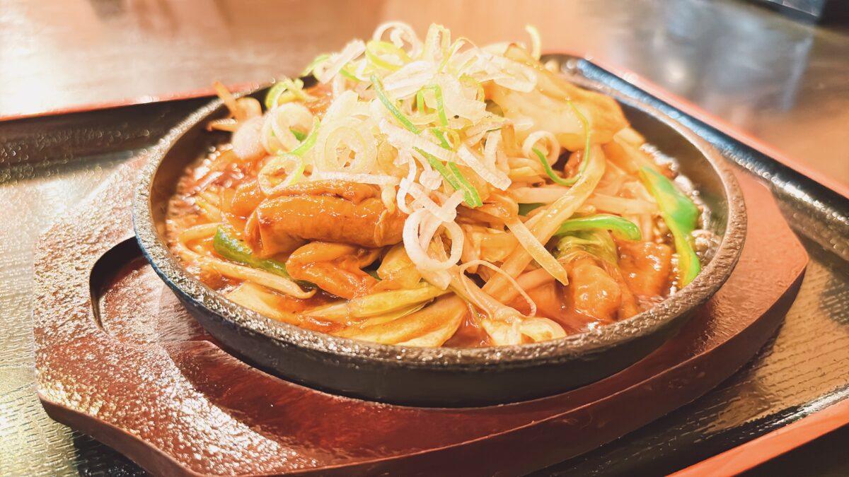 ホルモン鉄板（ウェルビー栄）