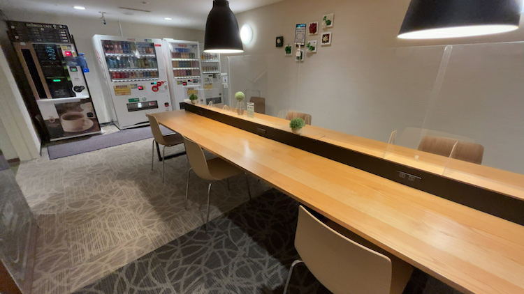 休憩エリアの雰囲気｜サウナ&カプセル アムザ