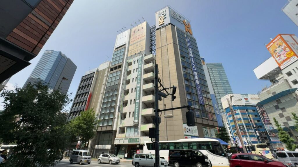 豪華カプセルホテル 安心お宿 秋葉原電気街店の外観