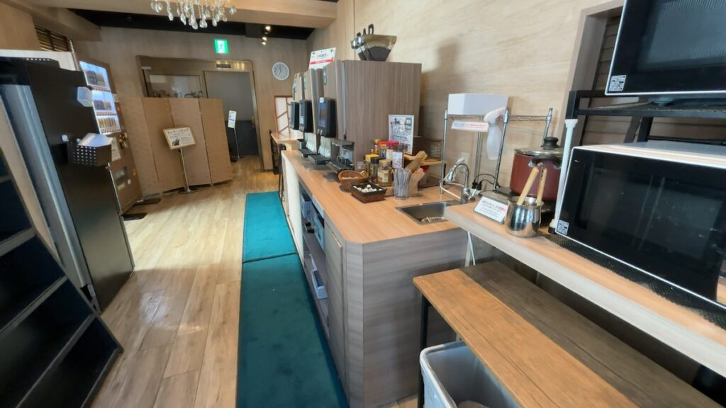 フリーラウンジの雰囲気|安心お宿 新橋汐留店の外観