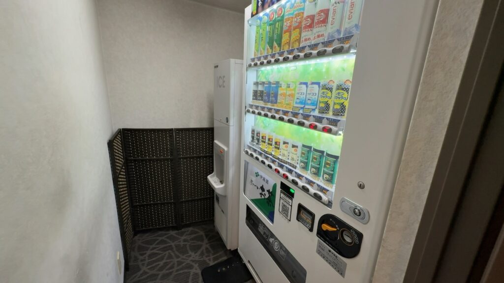 ジュース類の自動販売機｜アパホテル和歌山