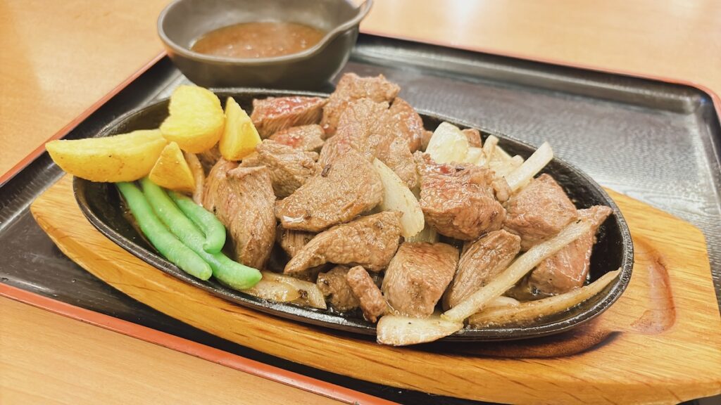レストランの食事｜カプセルホテル大東洋