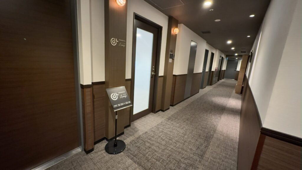 DOMINISTA CLUB LOUNGEの入口|ドーミーインPREMIUM渋谷神宮前
