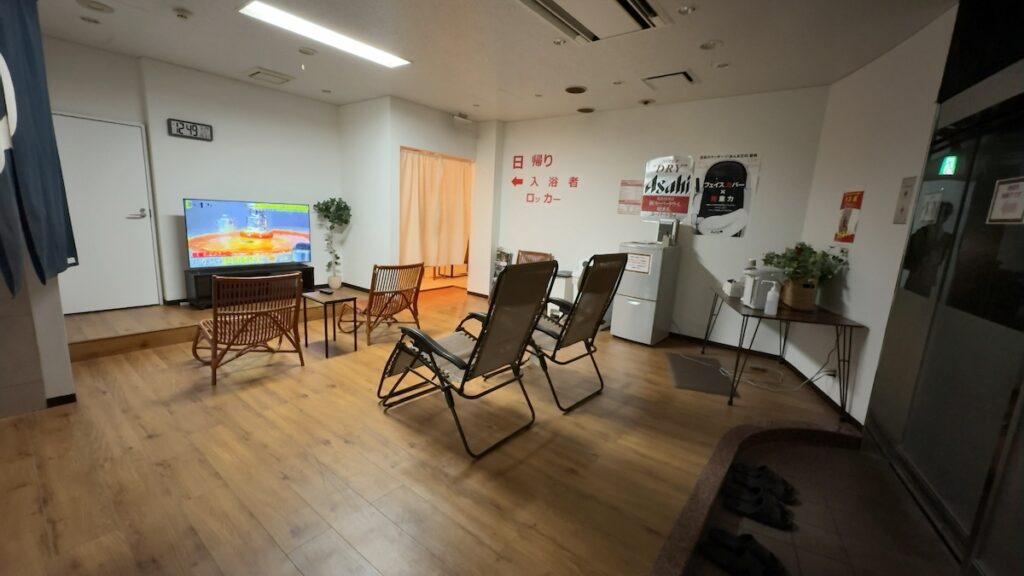 2階・休憩スペース｜カプセルホテルふらる