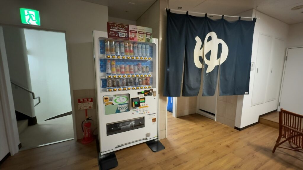 自動販売機（2階・休憩スペース）｜カプセルホテルふらる