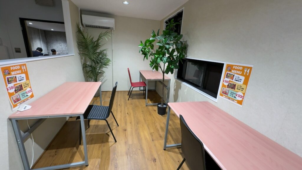 3階・作業スペース｜カプセルホテルふらる