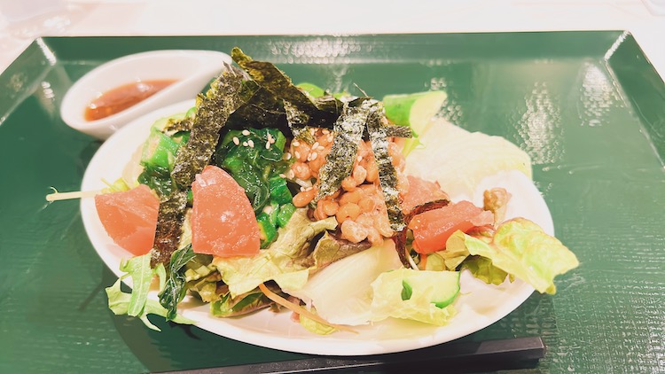 にんにく醤油の納豆サラダ|神戸サウナ&スパのレストラン