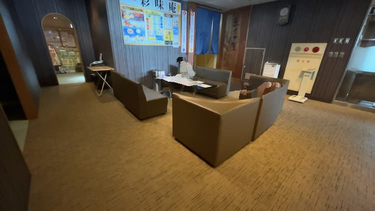 休憩エリアの雰囲気:スパリゾート オアシス御殿場