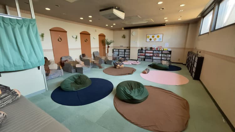 休憩エリアの雰囲気:スパリゾート オアシス御殿場