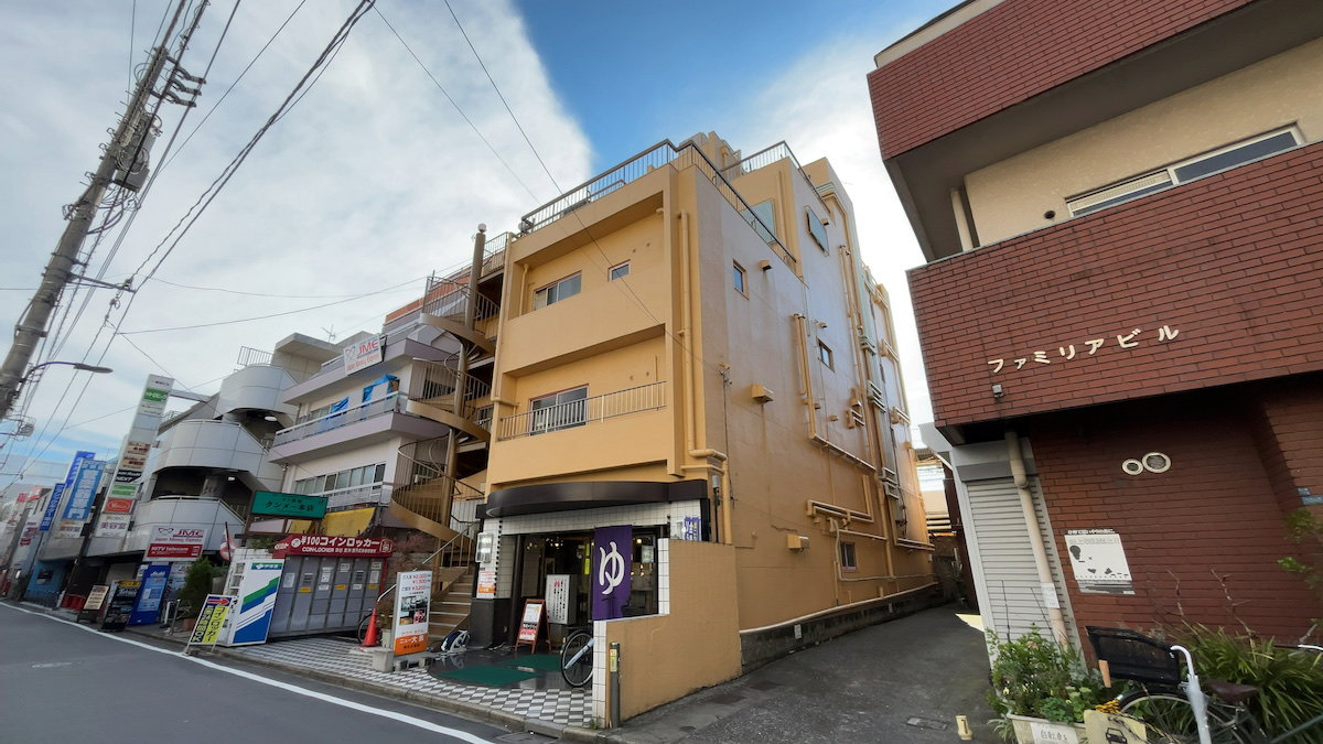 サウナホテルニュー大泉 新大久保店の外観