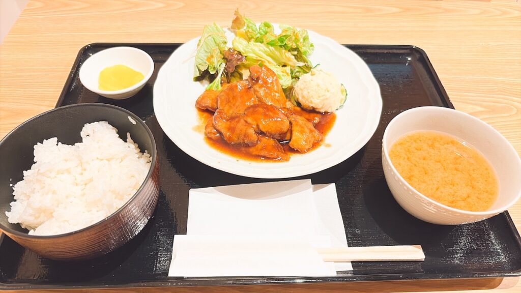 レストランの食事|サウナ&カプセルホテル ルーマプラザ