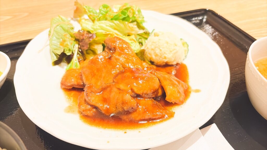 レストランの食事|サウナ&カプセルホテル ルーマプラザ