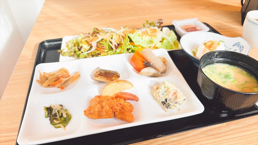 レストランの食事|サウナ&カプセルホテル ルーマプラザ