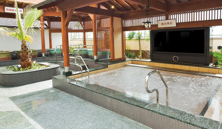 外気浴の雰囲気：照葉スパリゾート本店
