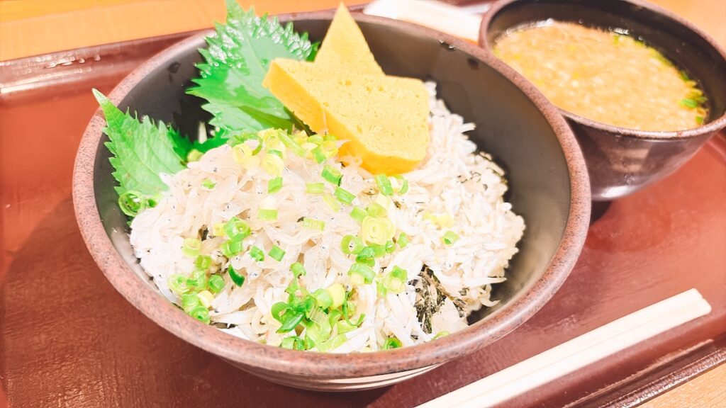 2色のしらす丼｜レストラン時之栖