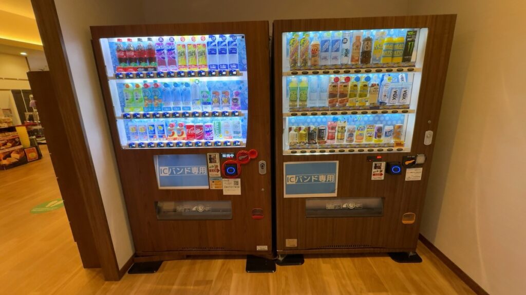 自動販売機(フロント付近)|天然温泉 湯〜ねる