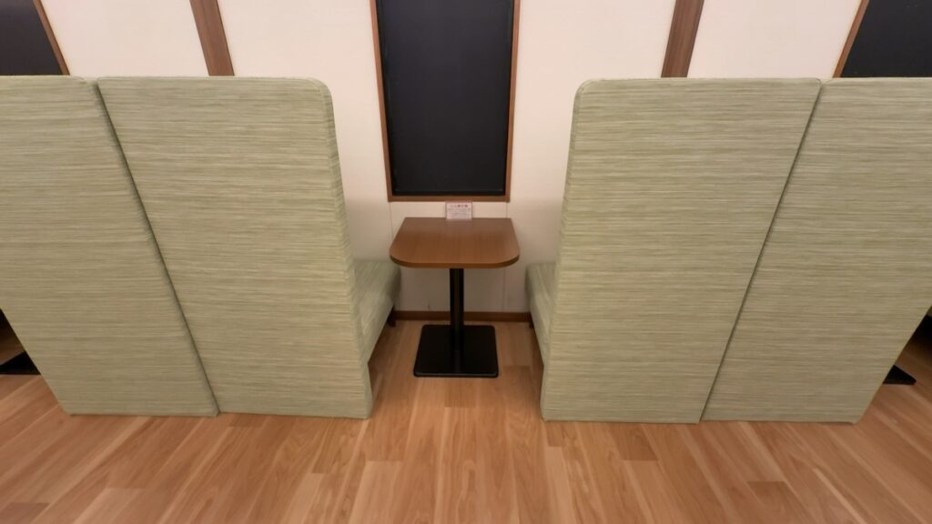 コワーキングブース(2人用・無料)|天然温泉 湯〜ねる