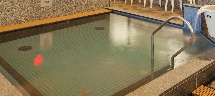 水風呂の雰囲気｜天然温泉アーバンクア SPA & LIVING