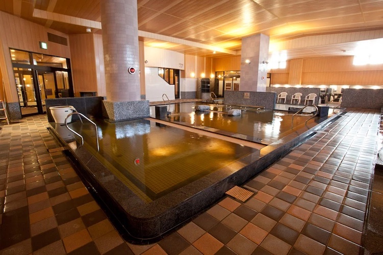 外気浴の雰囲気｜天然温泉アーバンクア SPA & LIVING