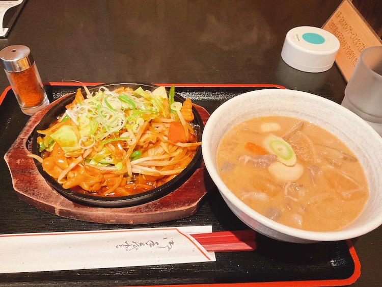 【栄店名物】ホルモン鉄板|サウナ&カプセルホテル ウェルビー栄のレストラン