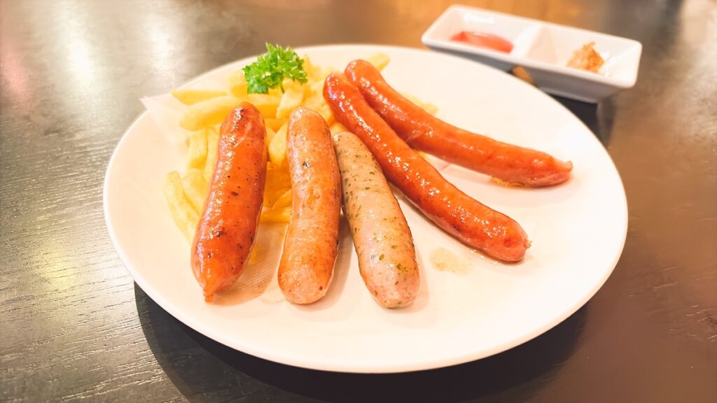 レストランの食事｜サウナ&カプセルホテル ウェルビー栄